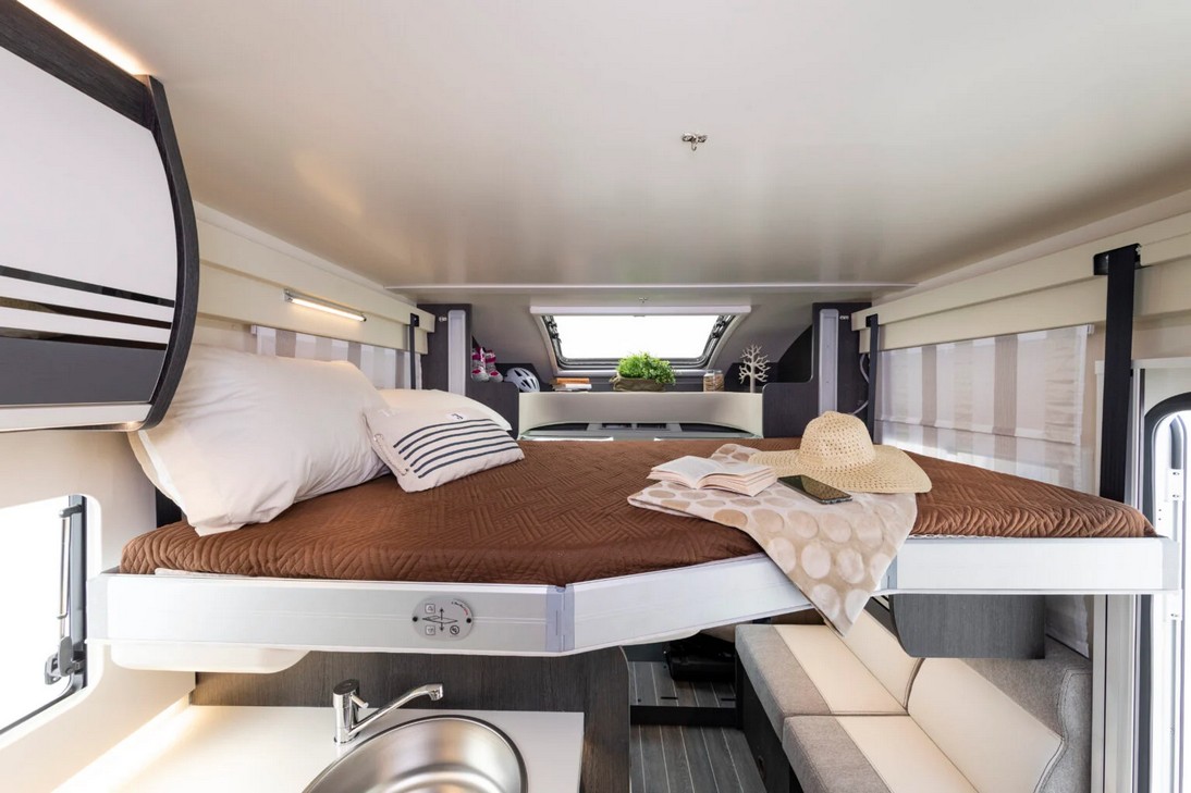 Cama doble salón